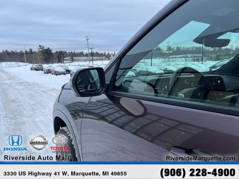 Used 2024 Chevrolet Traverse RS w/ LPO, Floor Liner Package image 5