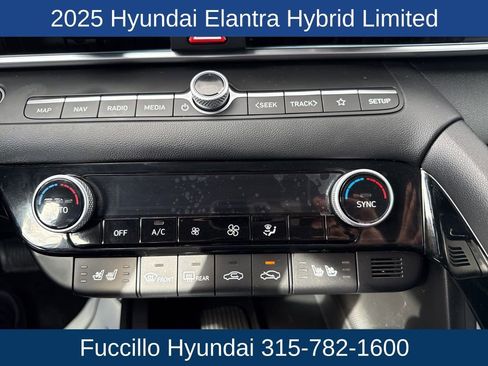 Used 2025 Hyundai Elantra Limited image 20