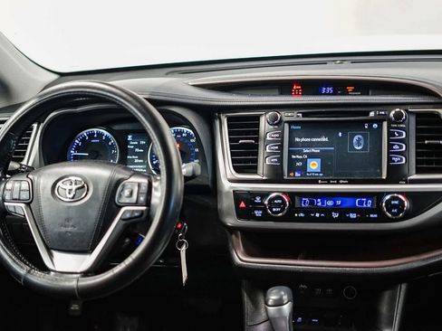 Used 2017 Toyota Highlander Plus w/ Carpet Mat Package image 11