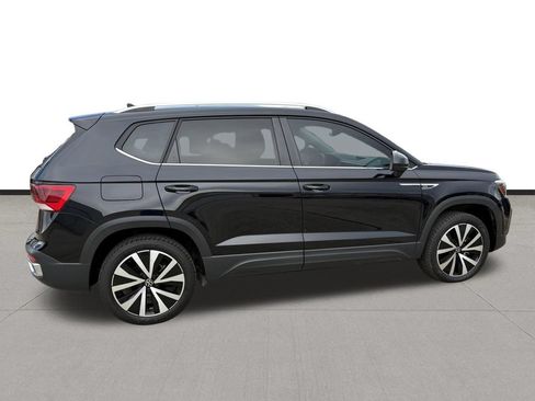 Used 2024 Volkswagen Taos SE FWD image 6