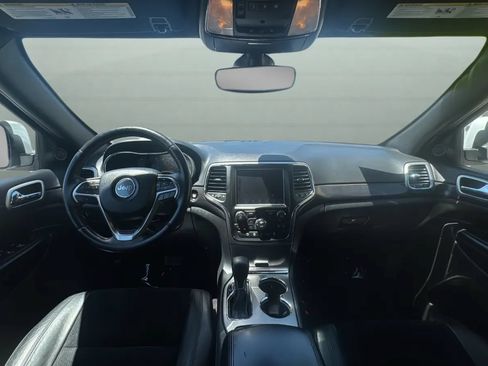 Used 2018 Jeep Grand Cherokee Altitude RWD image 9
