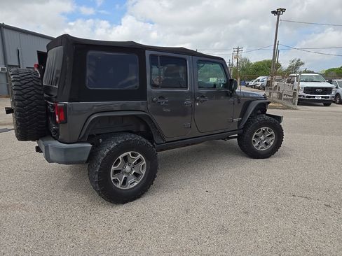 Used 2018 Jeep Wrangler Unlimited Rubicon w/ Connectivity Group image 9