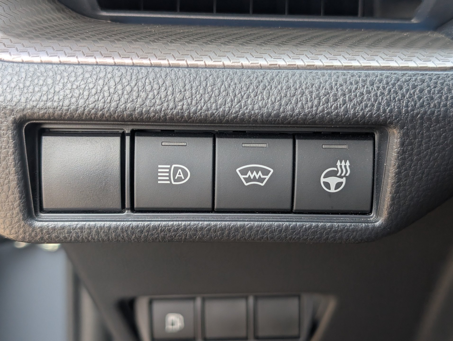 Used 2024 Toyota Prius XLE FWD image 24