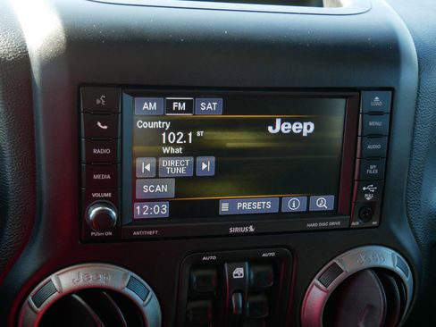 Used 2018 Jeep Wrangler Unlimited Sport image 21