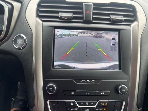Used 2019 Ford Fusion SE FWD image 18