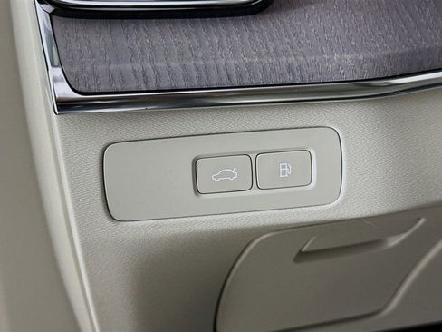 New 2026 Volvo XC90 T8 Ultra w/ Protection Package Premier image 10