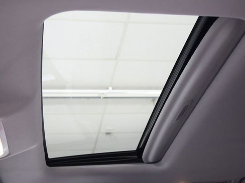 Used 2017 Toyota Highlander XLE image 22