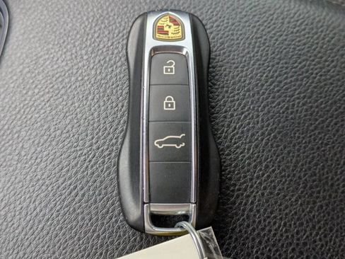 Used 2022 Porsche Cayenne S Platinum image 25