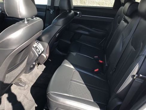 Certified 2022 Kia Sorento S w/ Panoramic Sunroof Package AWD/4WD image 25