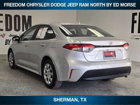 Used 2025 Toyota Corolla LE image 4