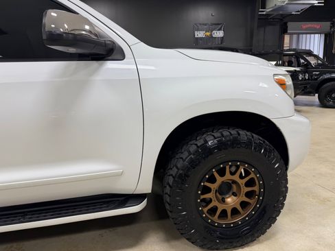 Used 2010 Toyota Sequoia Limited AWD/4WD image 17