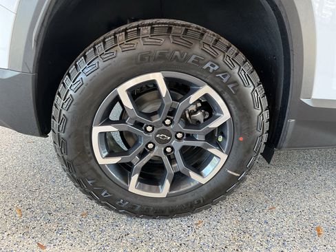 New 2026 Chevrolet Equinox ACTIV w/ LPO, Floor Liner Package AWD/4WD image 33