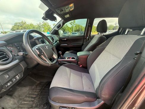 Used 2023 Toyota Tacoma TRD Off-Road AWD/4WD image 12
