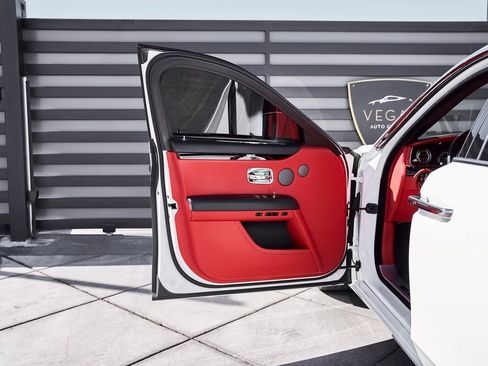 Used 2022 Rolls-Royce Ghost w/ Ghost Package image 33