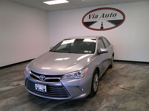 Used 2017 Toyota Camry LE image 7