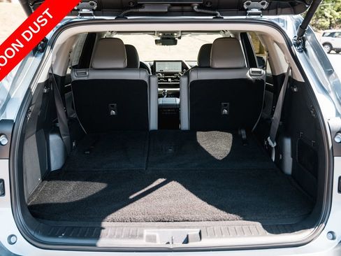 Used 2024 Toyota Highlander Platinum FWD image 7