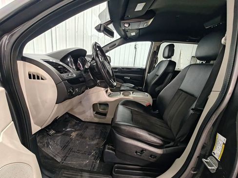 Used 2020 Dodge Grand Caravan SXT image 22