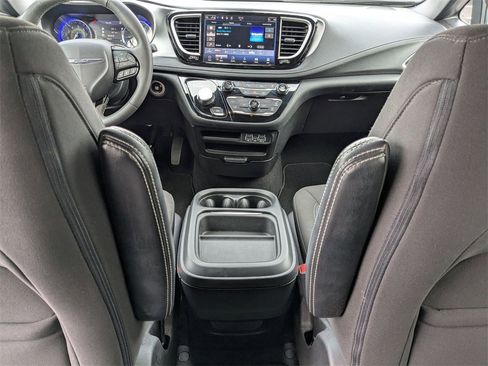 Used 2023 Chrysler Pacifica Touring image 33