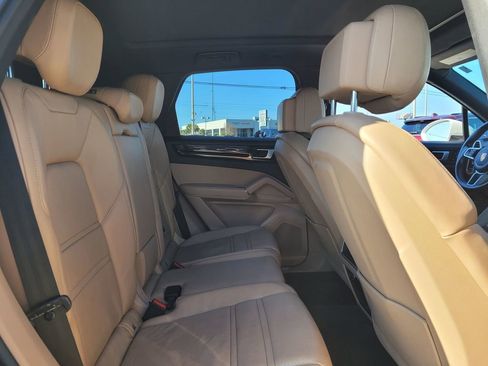 Used 2020 Porsche Cayenne image 32