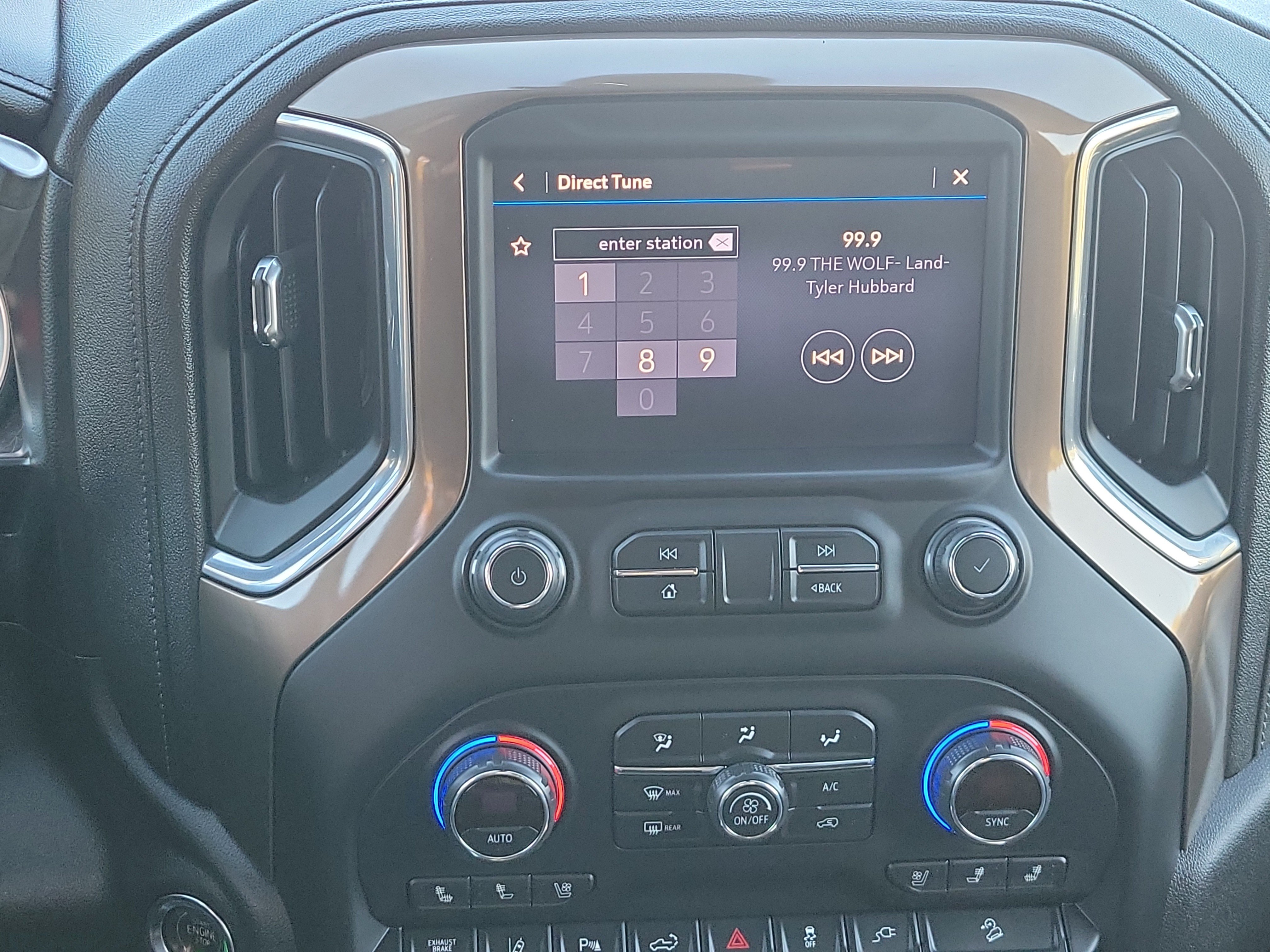 Used 2020 Chevrolet Silverado 2500 High Country w/ Technology Package AWD/4WD image 25