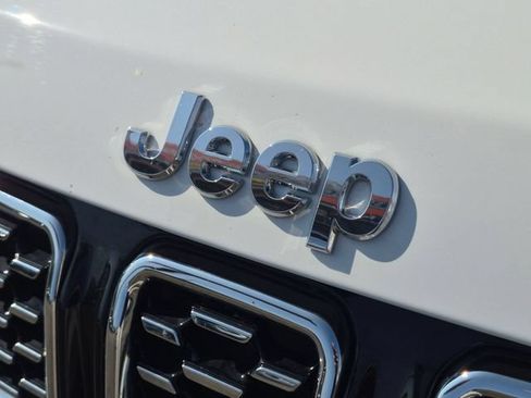Used 2024 Jeep Compass Limited AWD/4WD image 9