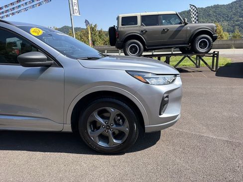 Used 2024 Ford Escape ST-Line AWD/4WD image 2