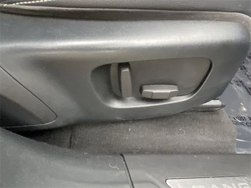 Used 2018 Land Rover Range Rover Velar S image 20