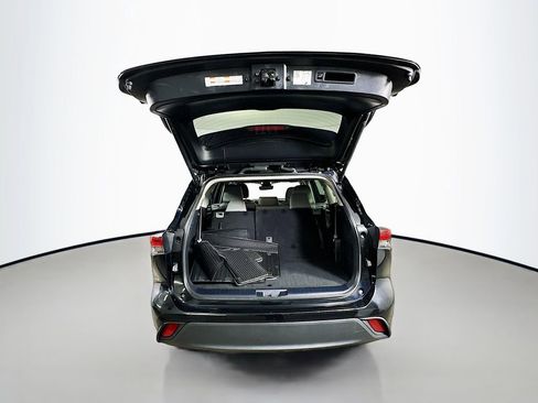 Used 2024 Toyota Highlander XLE image 28