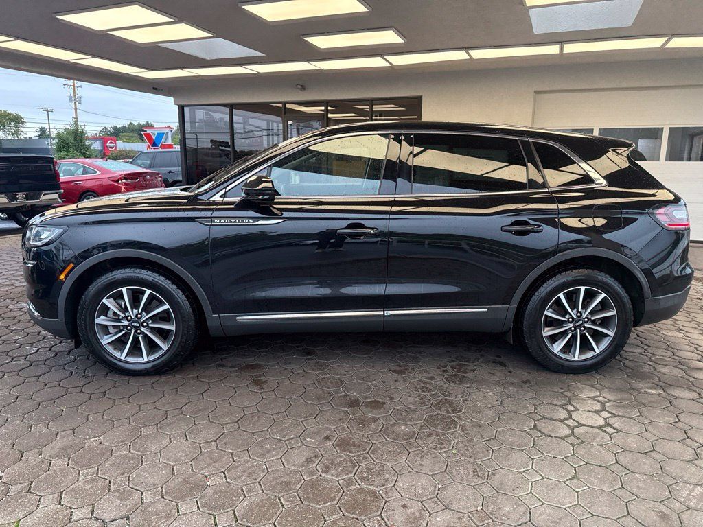 Used 2022 Lincoln Nautilus AWD image 8