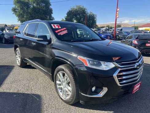 Used 2019 Chevrolet Traverse High Country w/ LPO, 'HIT The Road' Package AWD/4WD image 4