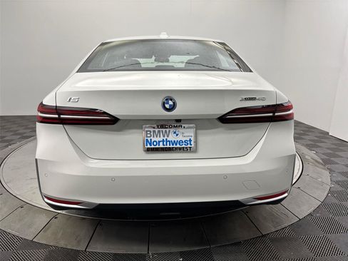 New 2026 BMW i5 eDrive40 AWD/4WD image 15