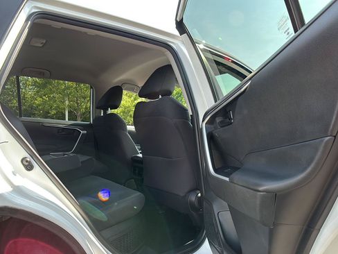 Used 2021 Toyota RAV4 LE AWD/4WD image 18