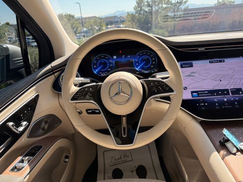 Used 2023 Mercedes-Benz EQS 580 4MATIC SUV image 9