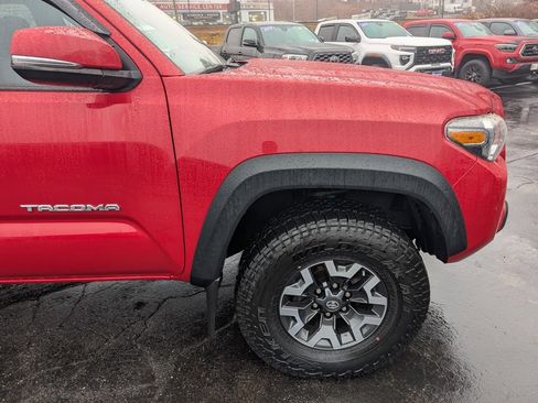 Certified 2019 Toyota Tacoma TRD Off-Road image 11