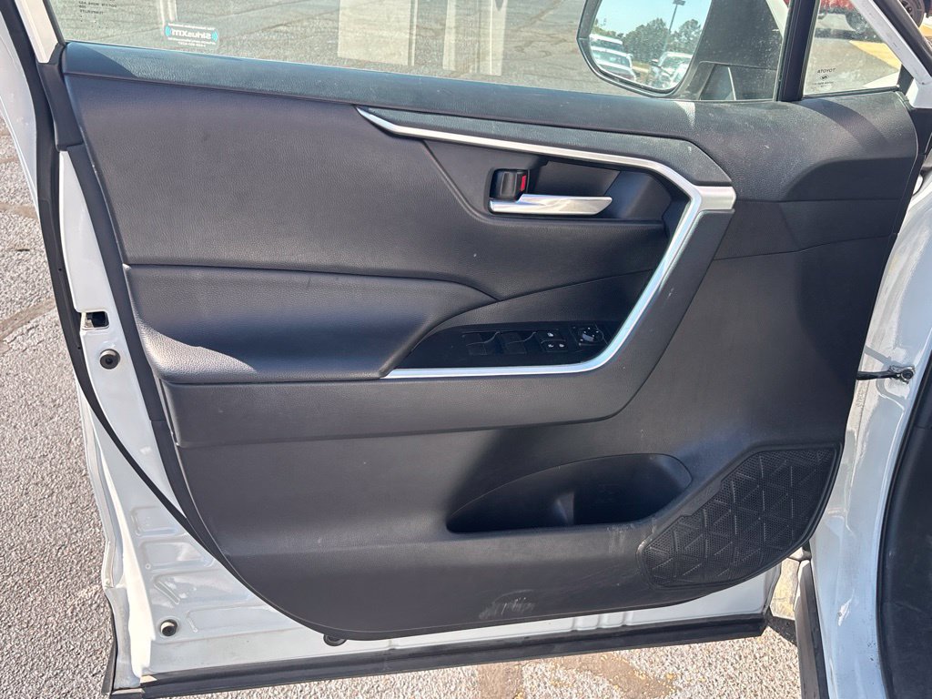 Used 2021 Toyota RAV4 XLE FWD image 6