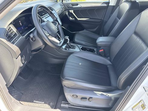 Certified 2024 Volkswagen Tiguan SE FWD image 22