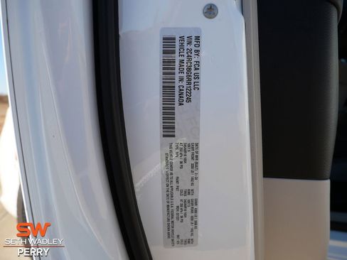 Used 2024 Chrysler Pacifica Touring-L image 31