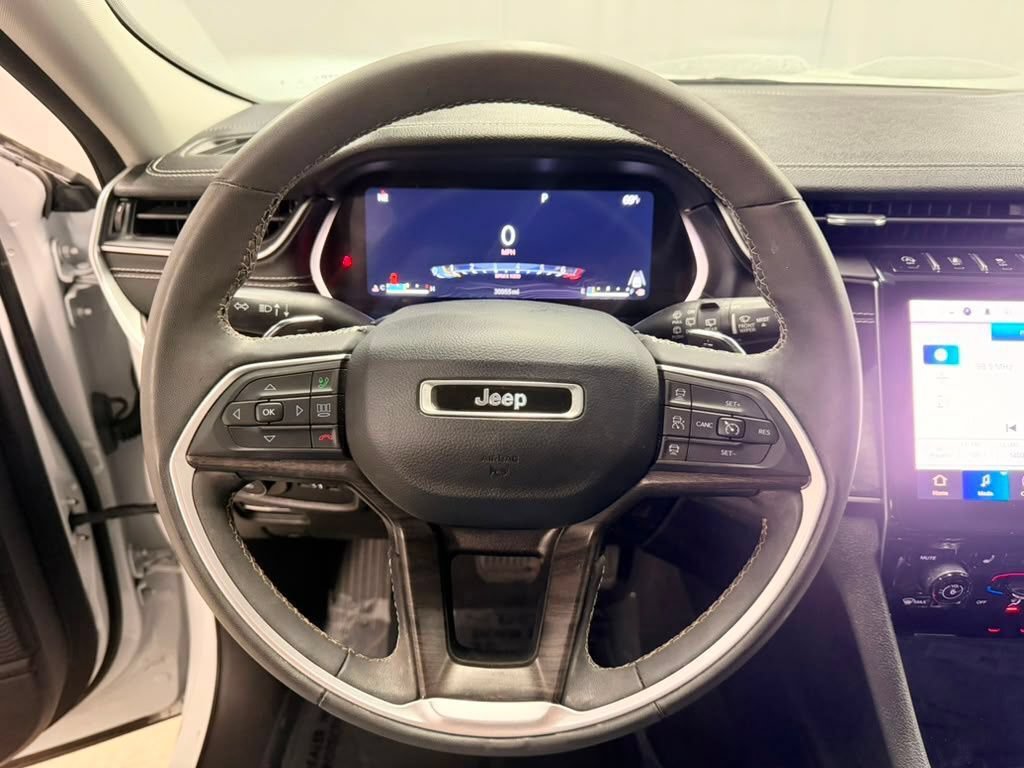 Used 2023 Jeep Grand Cherokee L Limited AWD/4WD image 24