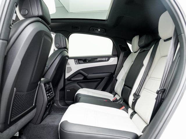 Certified 2026 Porsche Cayenne Coupe AWD/4WD image 24