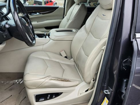 Used 2018 Cadillac Escalade ESV Premium Luxury image 29