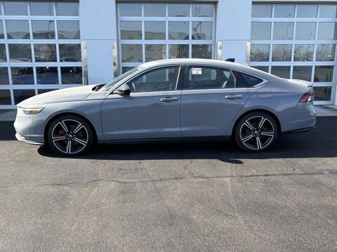 Used 2025 Honda Accord Sport image 3