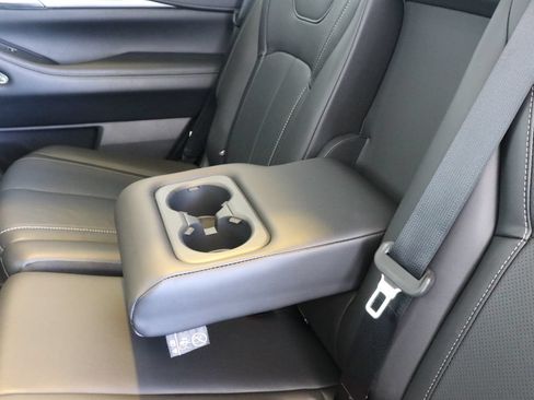 Certified 2025 INFINITI QX60 Luxe w/ Vision Package AWD/4WD image 36
