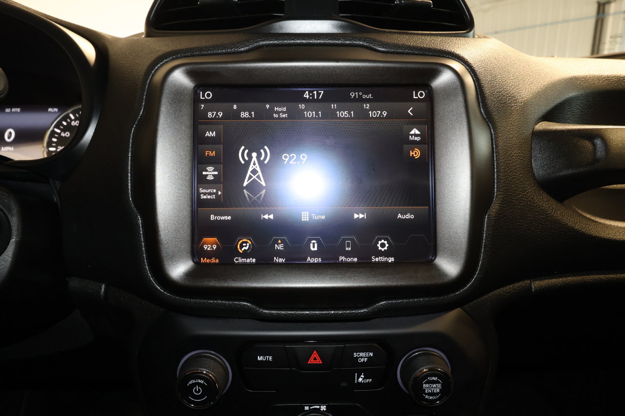 Used 2023 Jeep Renegade Latitude AWD/4WD image 12