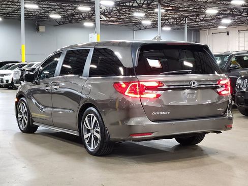 Used 2023 Honda Odyssey Touring image 11