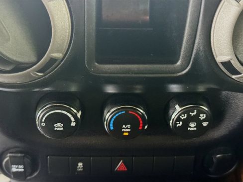 Used 2015 Jeep Wrangler Sport w/ Quick Order Package 23S AWD/4WD image 18
