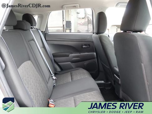 Used 2025 Mitsubishi Outlander Sport SE AWD/4WD image 13