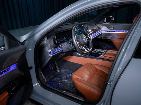 Used 2024 BMW i7 xDrive60 image 11