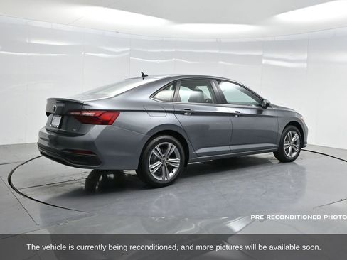 Used 2022 Volkswagen Jetta SE image 40