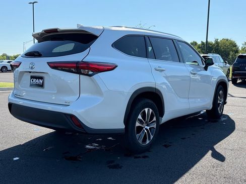 Used 2021 Toyota Highlander XLE FWD image 5
