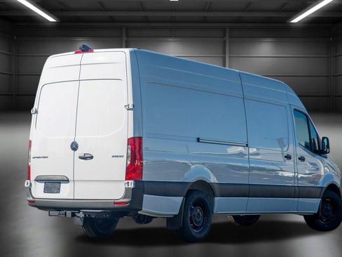 Used 2024 Mercedes-Benz Sprinter 2500 image 11